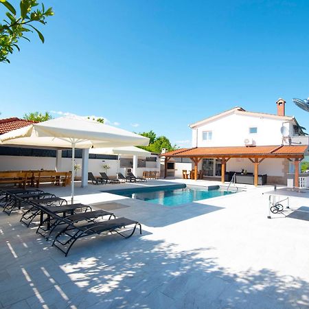Vacation Villa Matic With 7 Bedrooms Синь Экстерьер фото