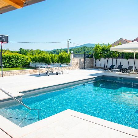 Vacation Villa Matic With 7 Bedrooms Синь Экстерьер фото