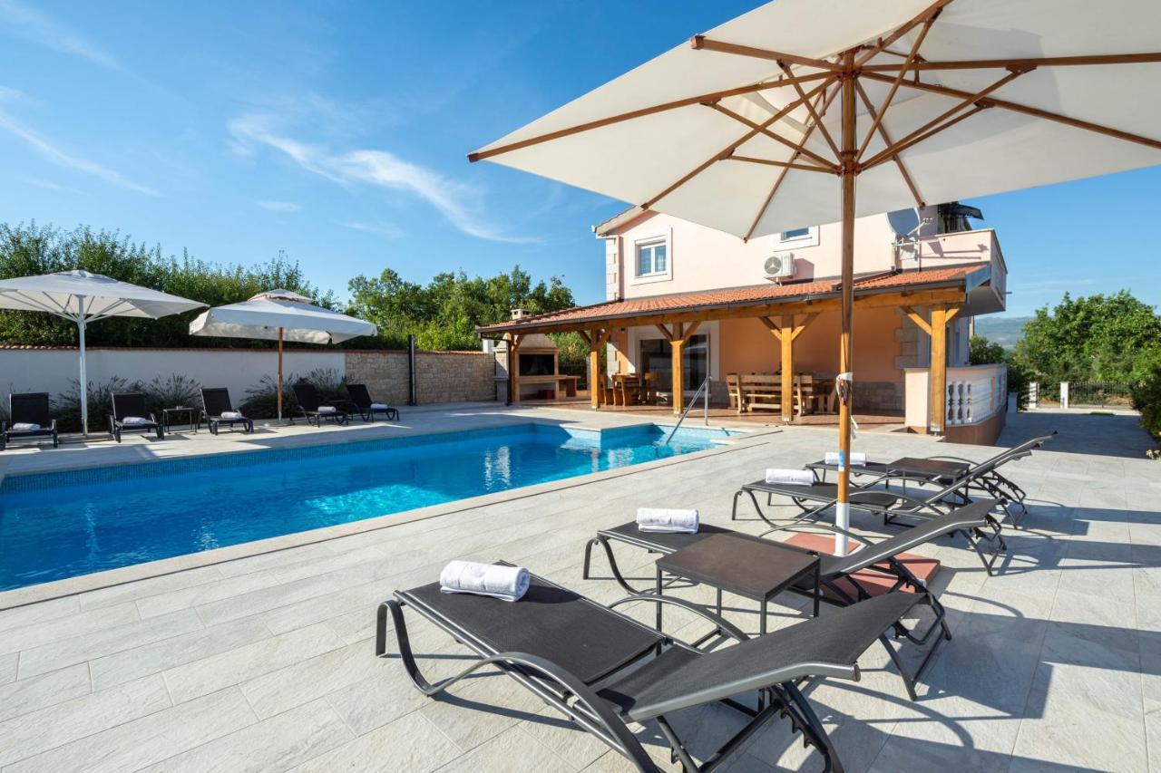 Vacation Villa Matic With 7 Bedrooms Синь Экстерьер фото