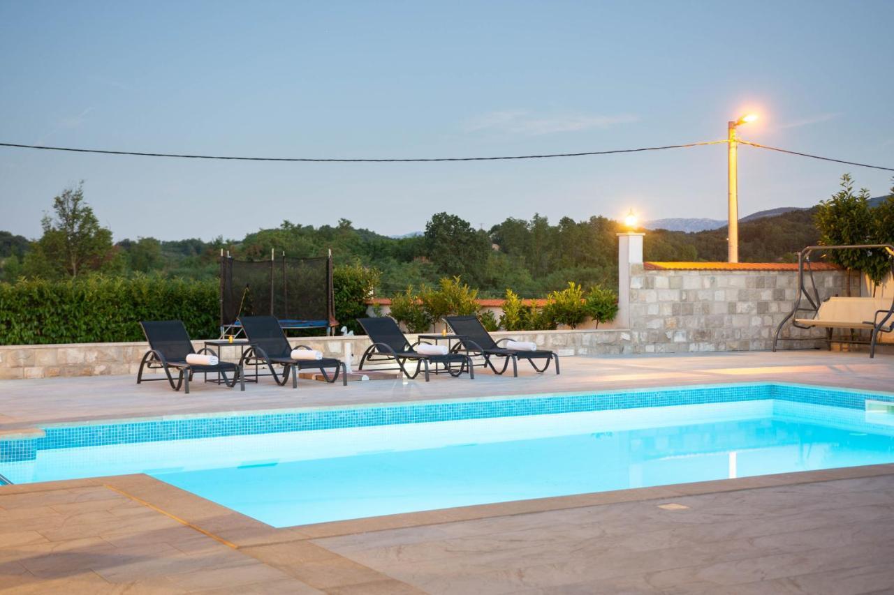 Vacation Villa Matic With 7 Bedrooms Синь Экстерьер фото