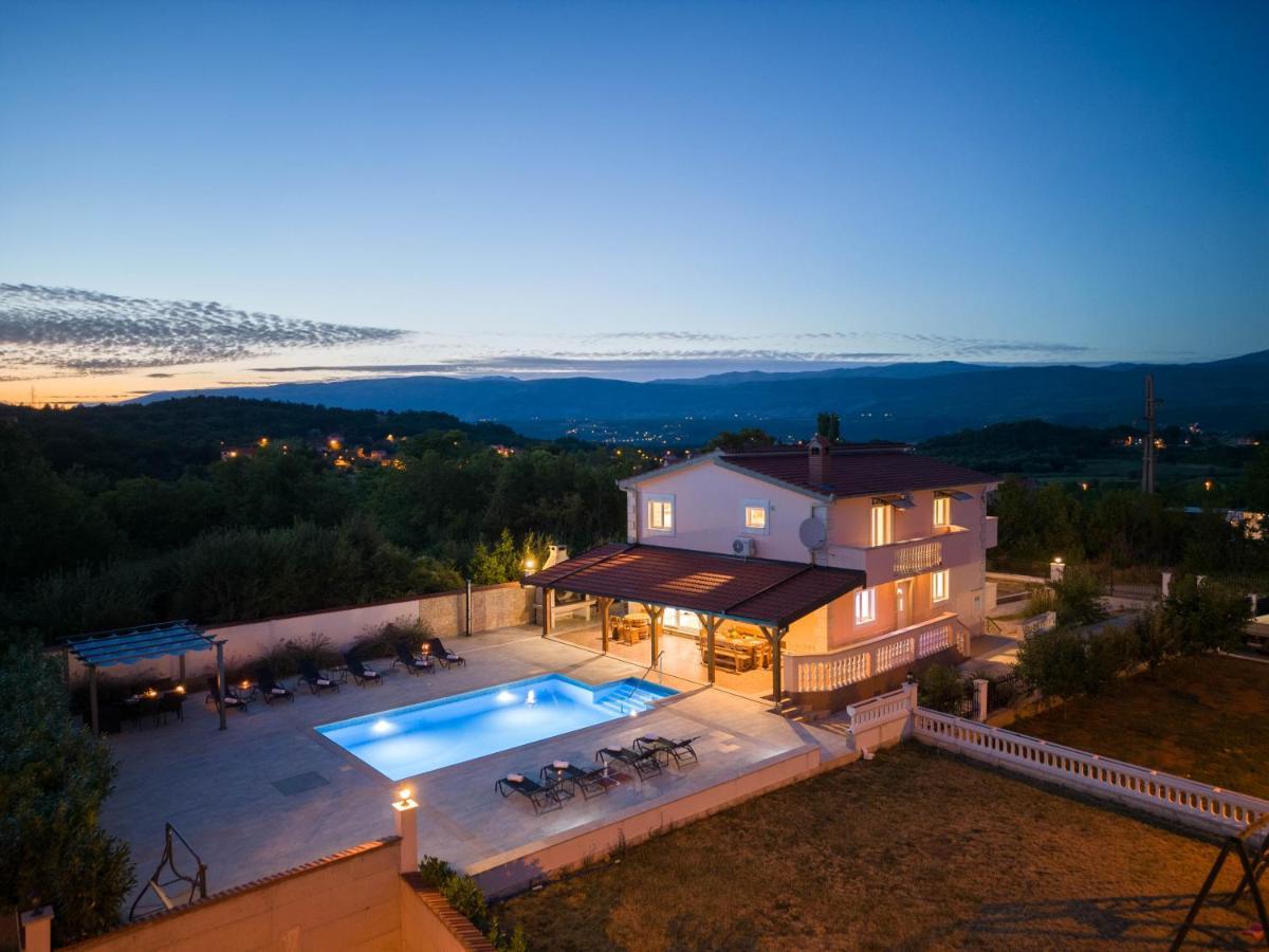 Vacation Villa Matic With 7 Bedrooms Синь Экстерьер фото