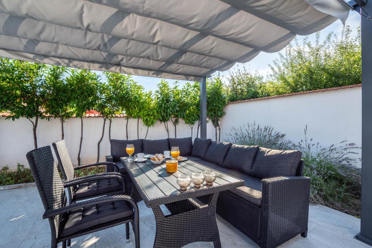 Vacation Villa Matic With 7 Bedrooms Синь Экстерьер фото