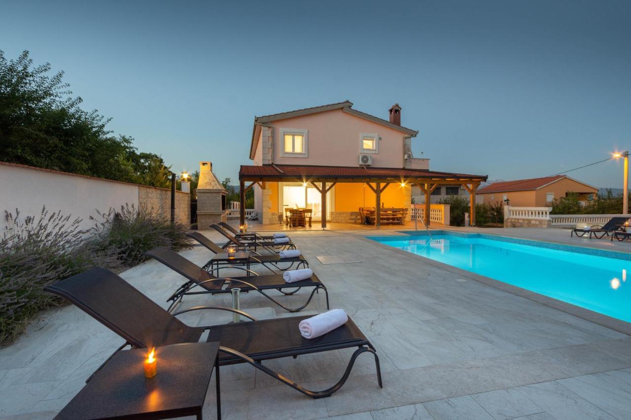 Vacation Villa Matic With 7 Bedrooms Синь Экстерьер фото