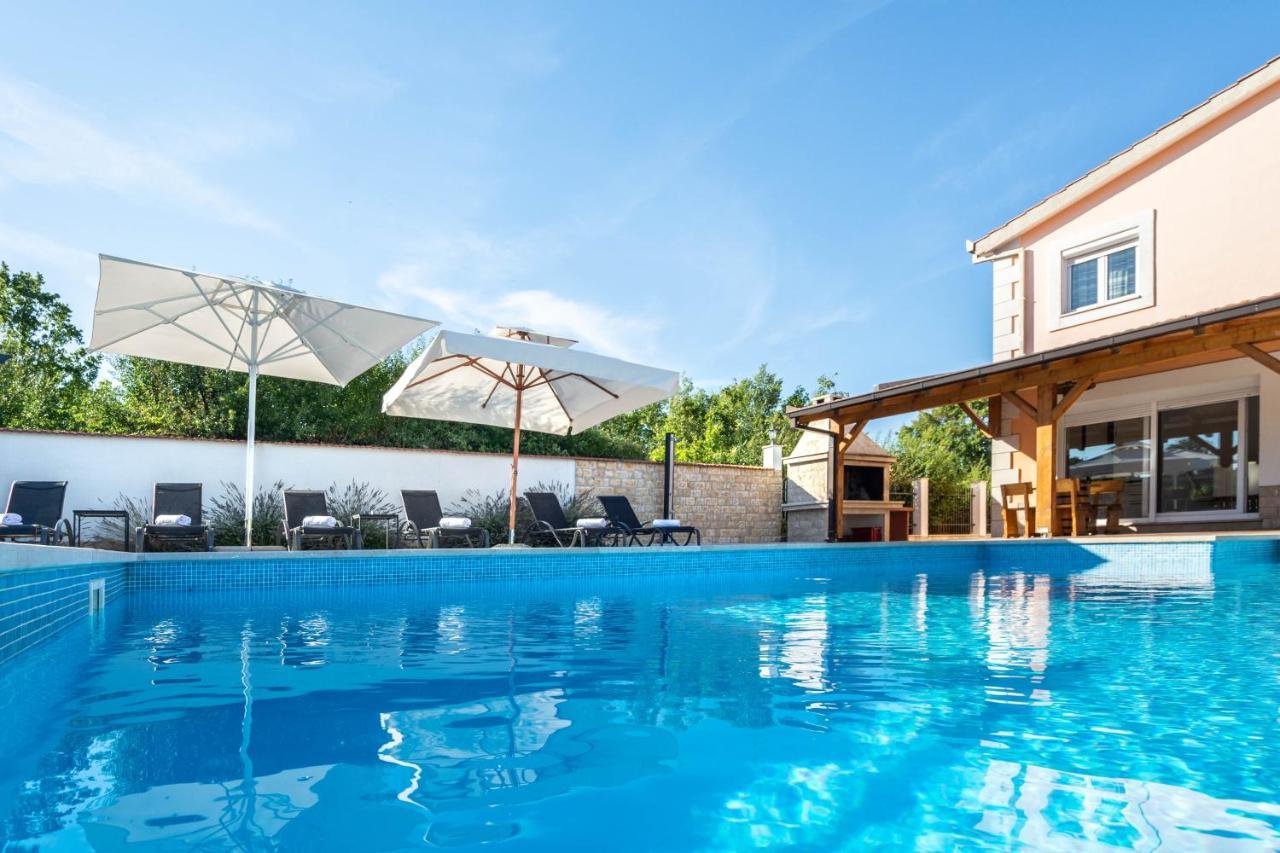 Vacation Villa Matic With 7 Bedrooms Синь Экстерьер фото