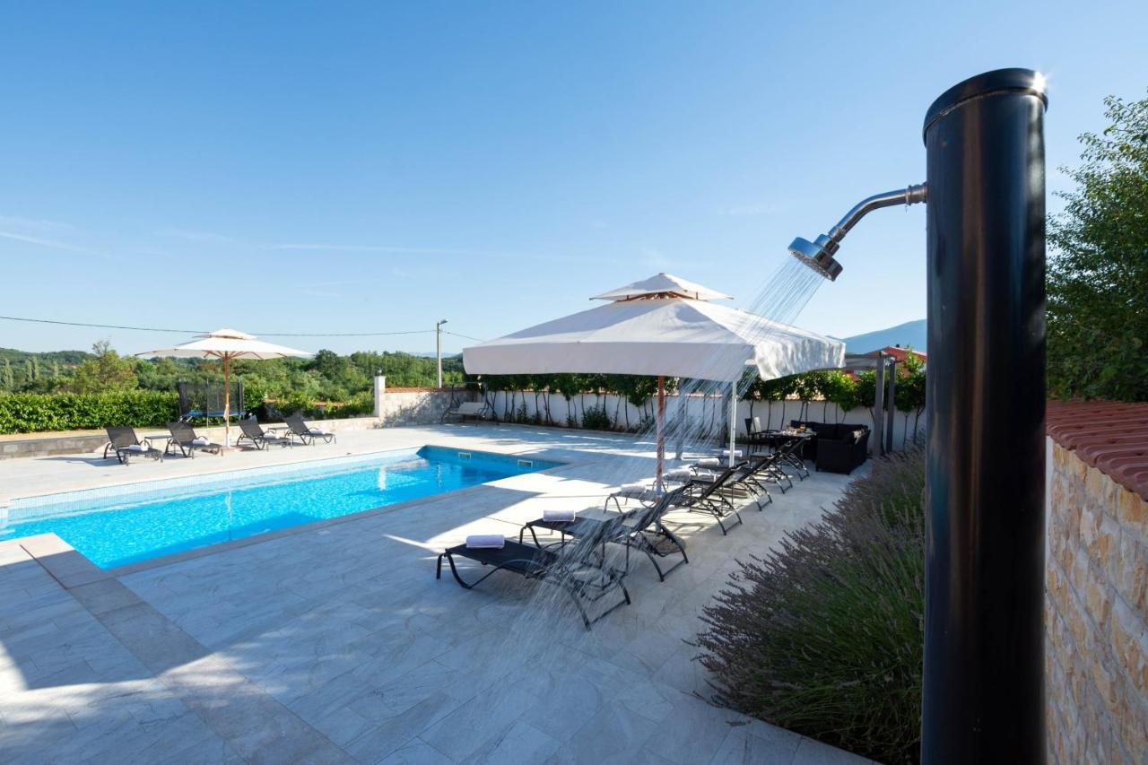 Vacation Villa Matic With 7 Bedrooms Синь Экстерьер фото