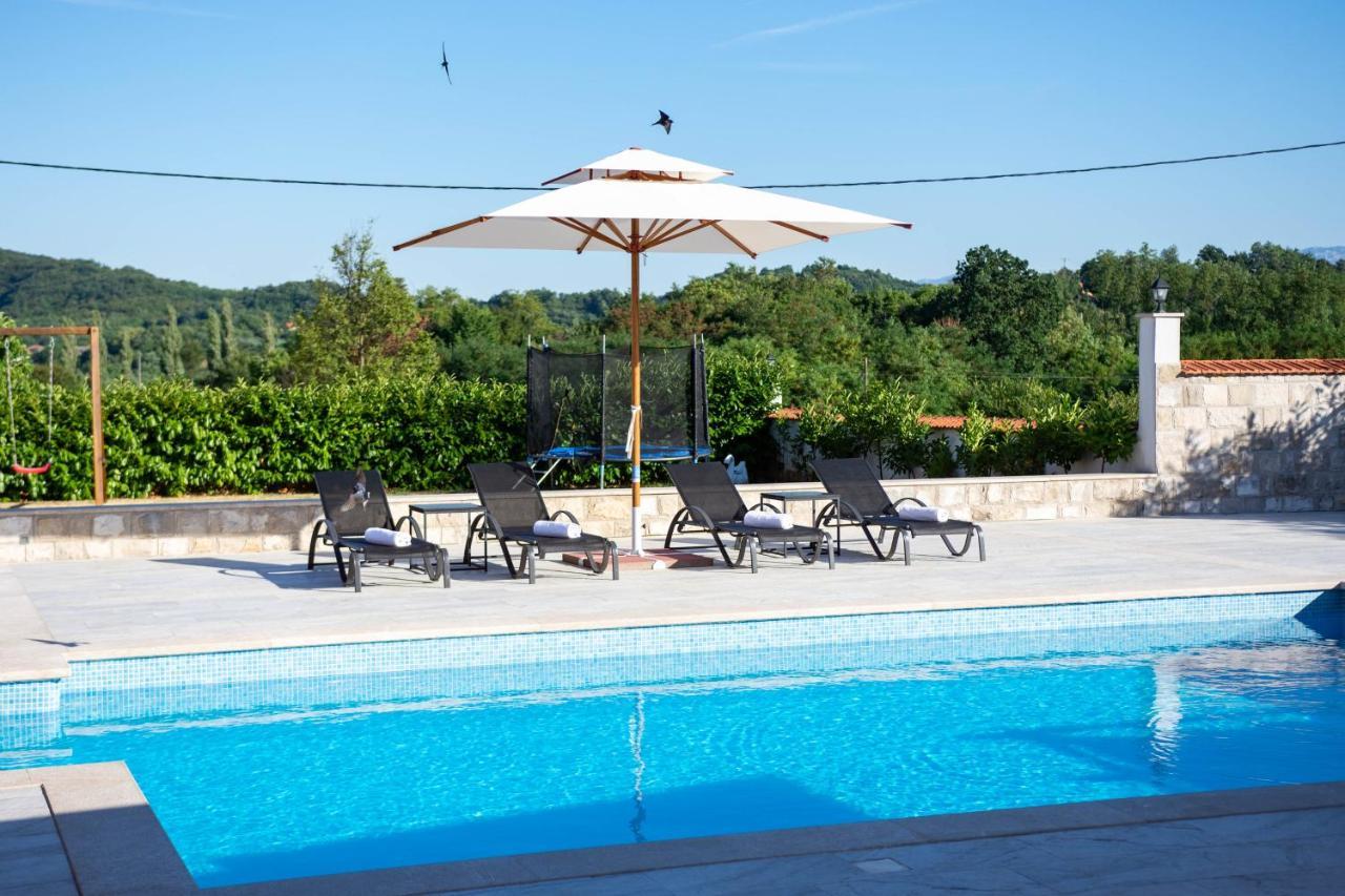 Vacation Villa Matic With 7 Bedrooms Синь Экстерьер фото
