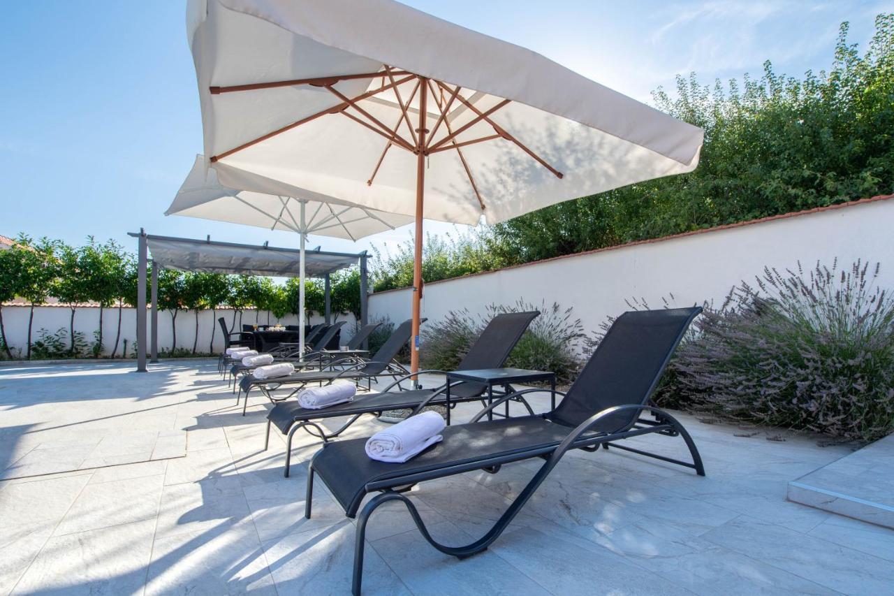 Vacation Villa Matic With 7 Bedrooms Синь Экстерьер фото