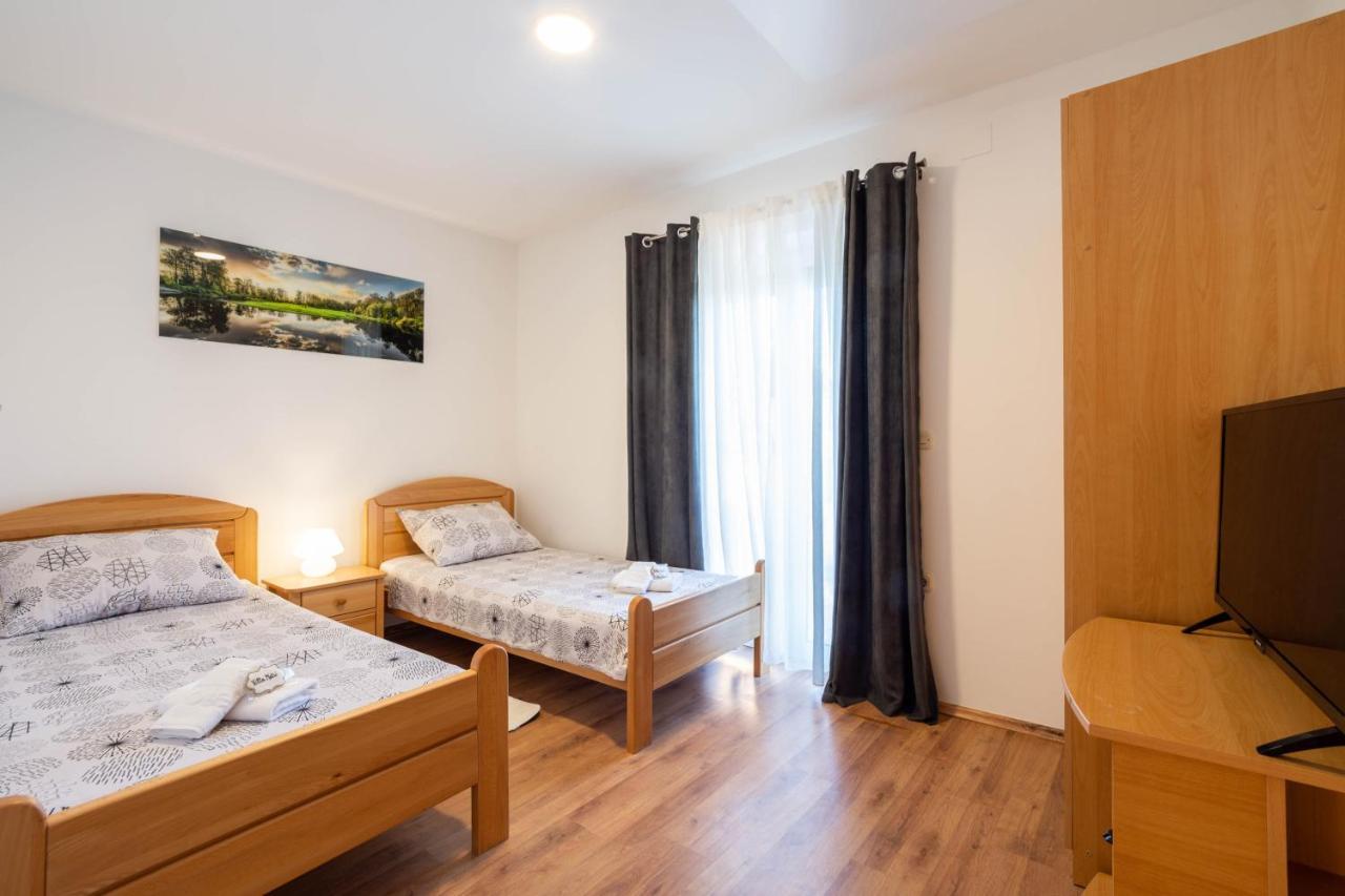 Vacation Villa Matic With 7 Bedrooms Синь Экстерьер фото