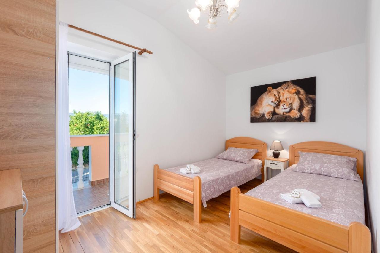 Vacation Villa Matic With 7 Bedrooms Синь Экстерьер фото