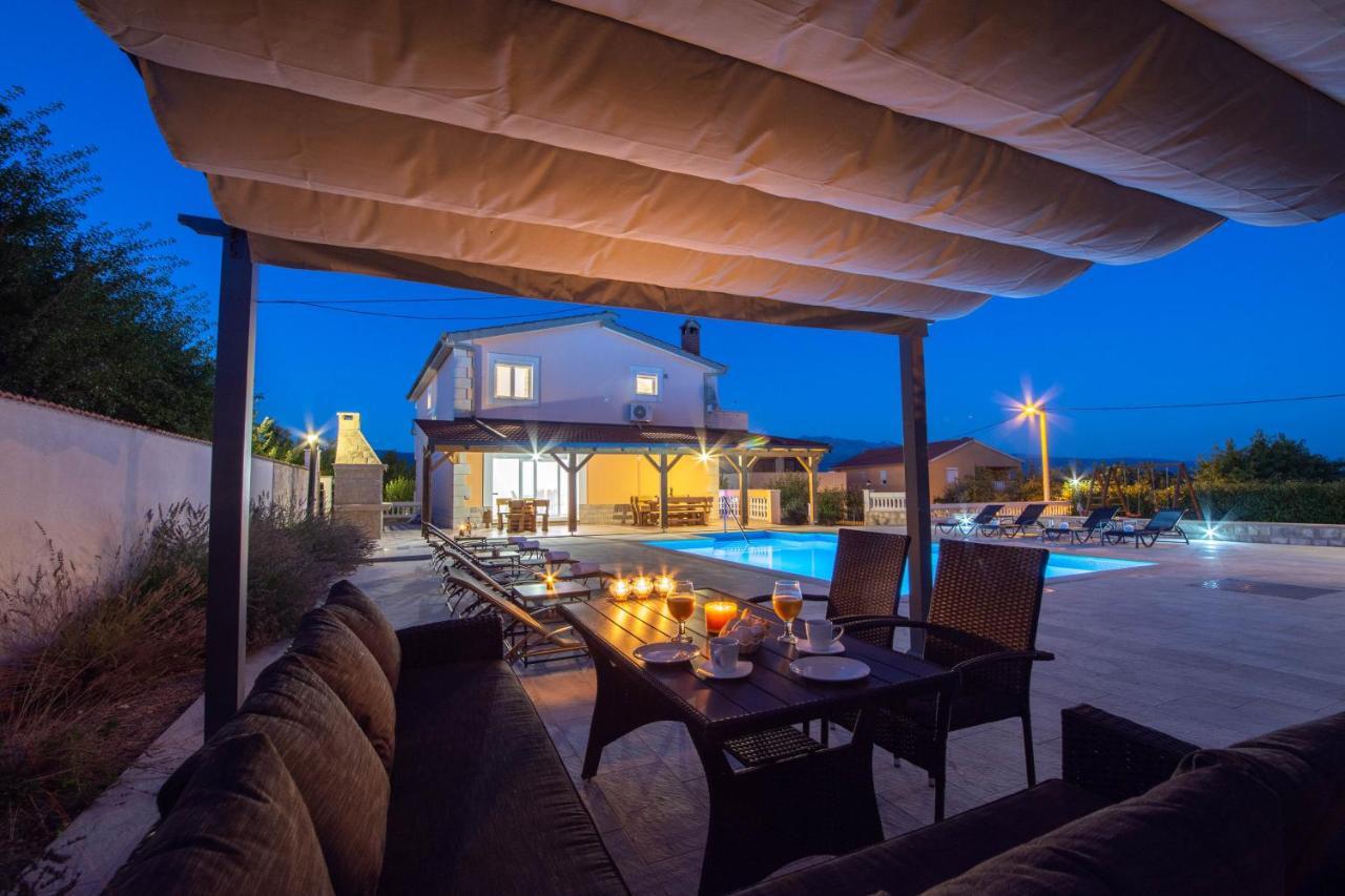 Vacation Villa Matic With 7 Bedrooms Синь Экстерьер фото