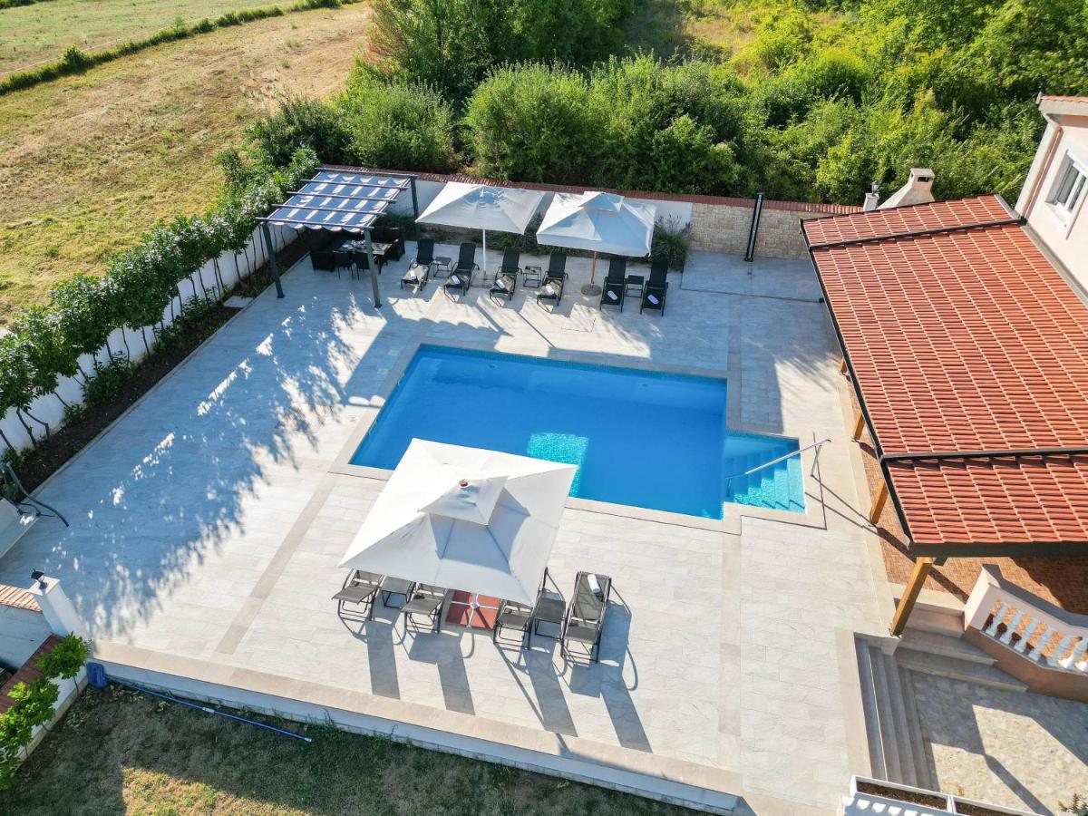 Vacation Villa Matic With 7 Bedrooms Синь Экстерьер фото