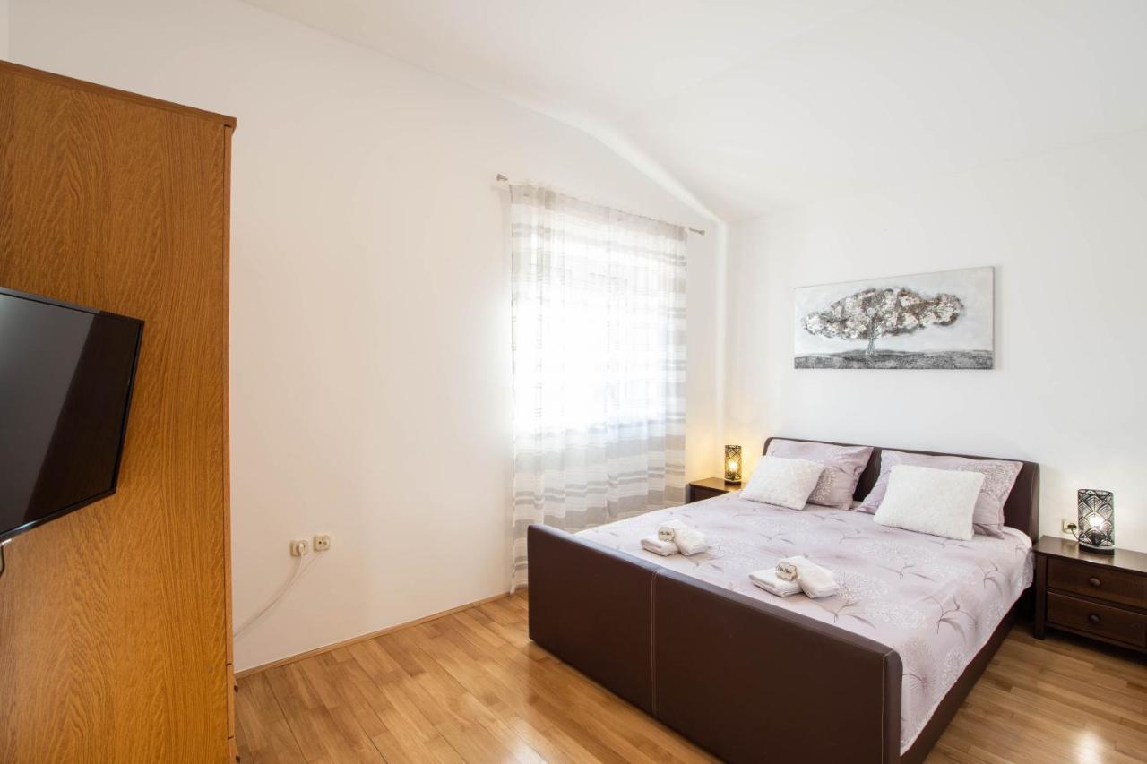 Vacation Villa Matic With 7 Bedrooms Синь Экстерьер фото