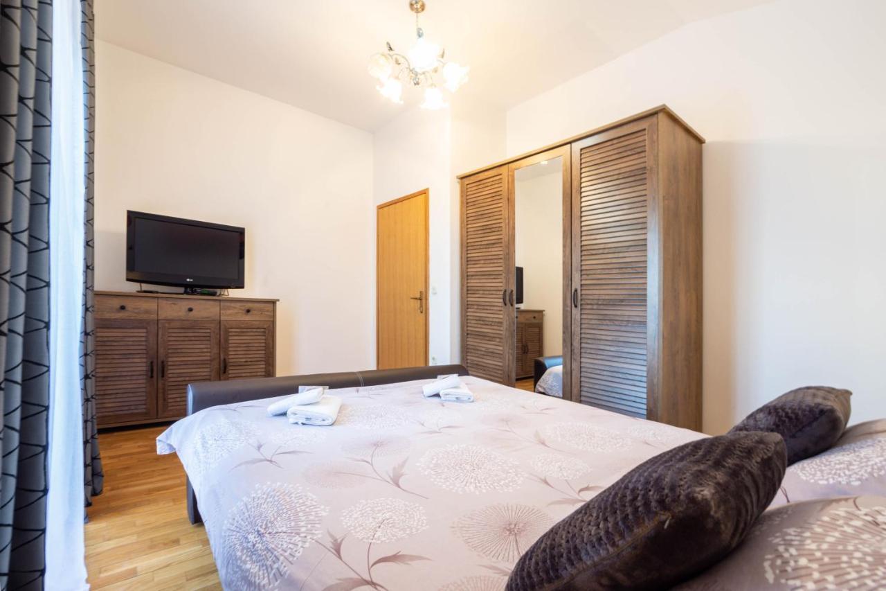 Vacation Villa Matic With 7 Bedrooms Синь Экстерьер фото