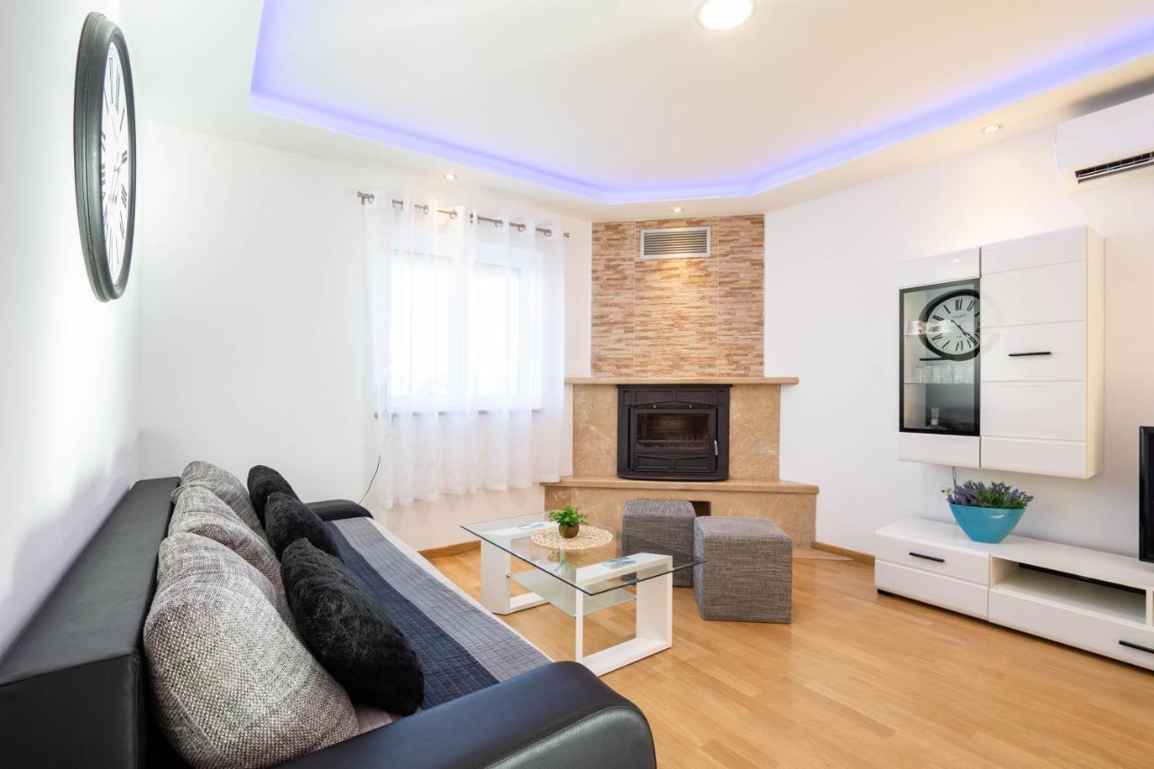 Vacation Villa Matic With 7 Bedrooms Синь Экстерьер фото