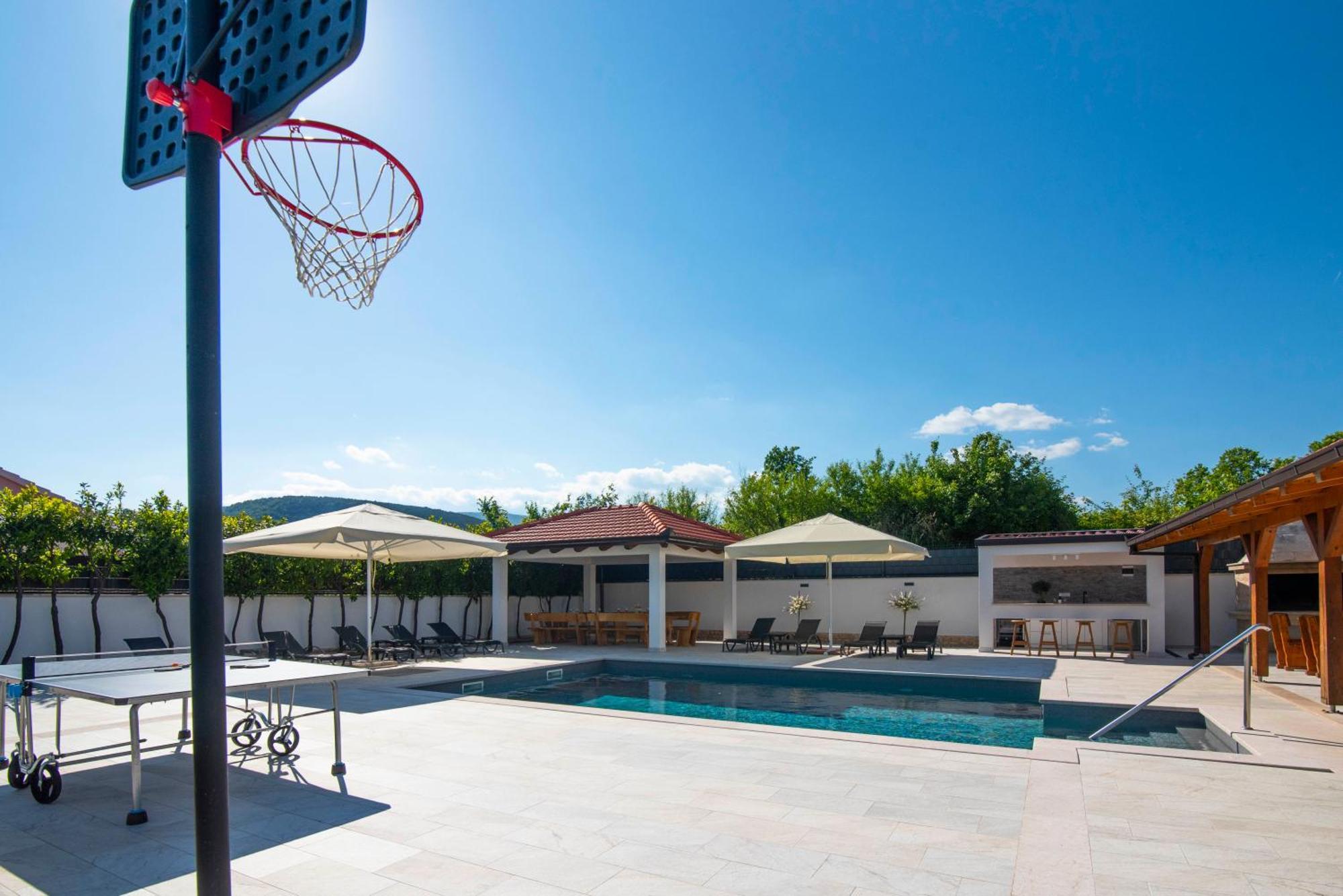 Vacation Villa Matic With 7 Bedrooms Синь Экстерьер фото