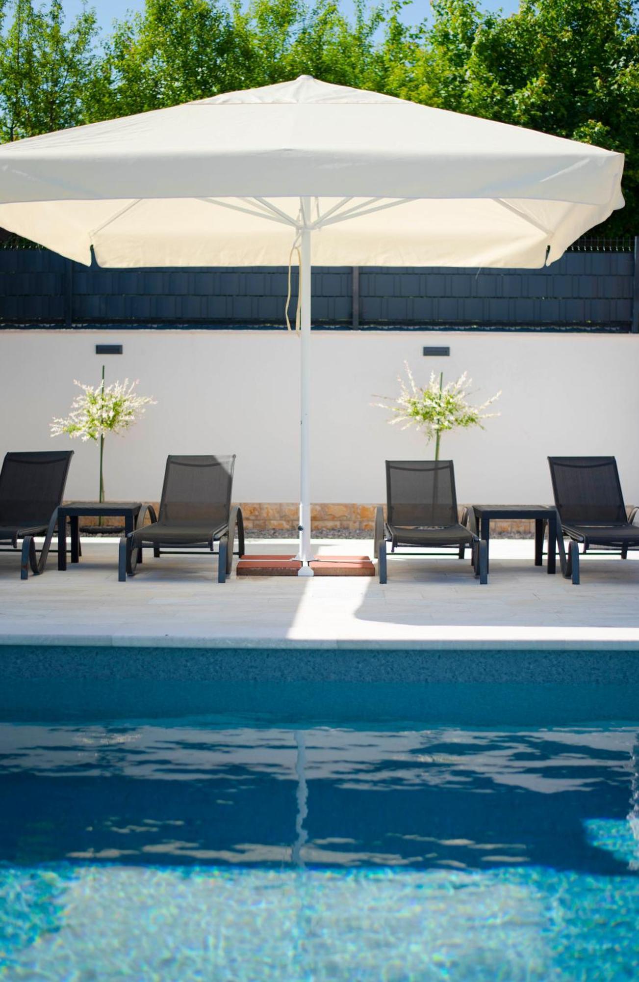 Vacation Villa Matic With 7 Bedrooms Синь Экстерьер фото