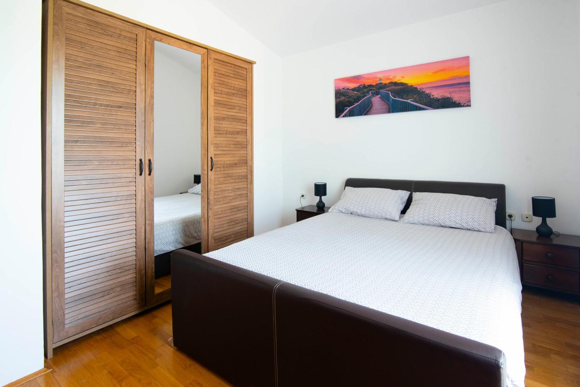 Vacation Villa Matic With 7 Bedrooms Синь Экстерьер фото